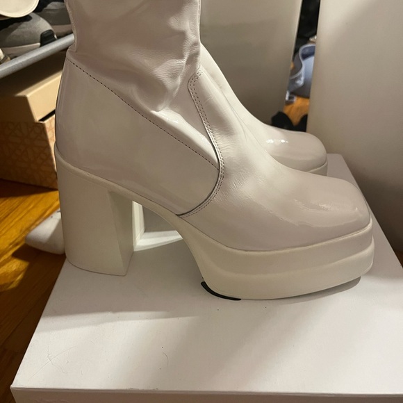 L’intervalle white platform patent boots - Picture 3 of 3